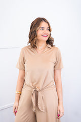 Blusa Elisa – Decote V com Amarração na Frente em Malha Confort
