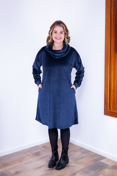 Vestido Beatriz - Midi com Gola Boba e Manga Longa em Plush