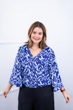 Blusa Bela - Manga Flare com Decote V em Crepe