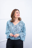Blusa Bela - Manga Flare com Decote V em Crepe