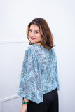 Blusa Bela - Manga Flare com Decote V em Crepe