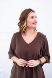 Vestido Lívia - Midi de Duas Camadas Decote V com Manga Morcego em Crepe