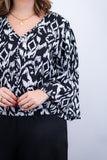 Blusa Bela - Manga Flare com Decote V em Crepe