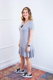 Vestido com Babado Gola V e Manga Curta Verona