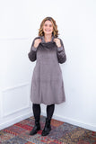 Vestido Beatriz - Midi com Gola Boba e Manga Longa em Plush