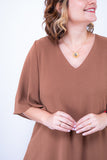 Vestido Midi de Duas Camadas Decote V com Manga Morcego em Crepe Lívia