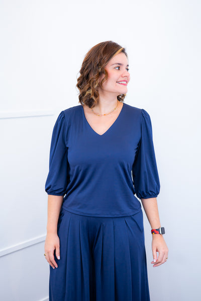 Blusa Eduarda - Gola V em Malha Confort