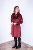 Vestido Beatriz - Midi com Gola Boba e Manga Longa em Plush