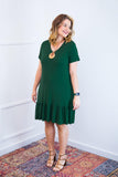 Vestido com Babado Gola V e Manga Curta Verona