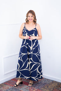Macacão Grécia – Pantalona em Crepe com Alça Ajustável - Naguirre Shop
