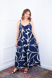 Macacão Grécia – Pantalona em Crepe com Alça Ajustável - Naguirre Shop