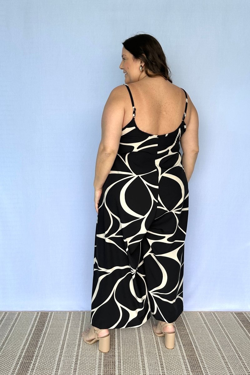 Macacão Grécia – Pantalona em Crepe com Alça Ajustável - Naguirre Shop