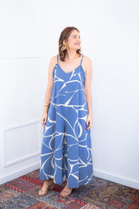Macacão Grécia – Pantalona em Crepe com Alça Ajustável - Naguirre Shop