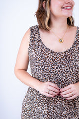 Macaquinho Dani - Regata com Bolsos Midi em Malha Confort - Naguirre Shop