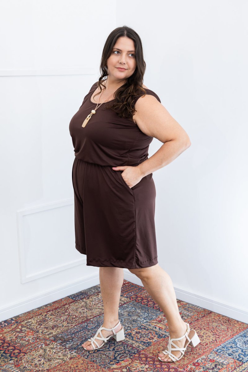 Macaquinho Dani - Regata com Bolsos Midi em Malha Confort - Naguirre Shop