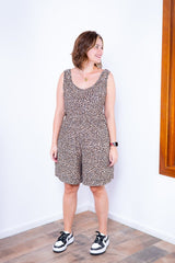 Macaquinho Dani - Regata com Bolsos Midi em Malha Confort - Naguirre Shop