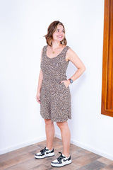 Macaquinho Dani - Regata com Bolsos Midi em Malha Confort - Naguirre Shop