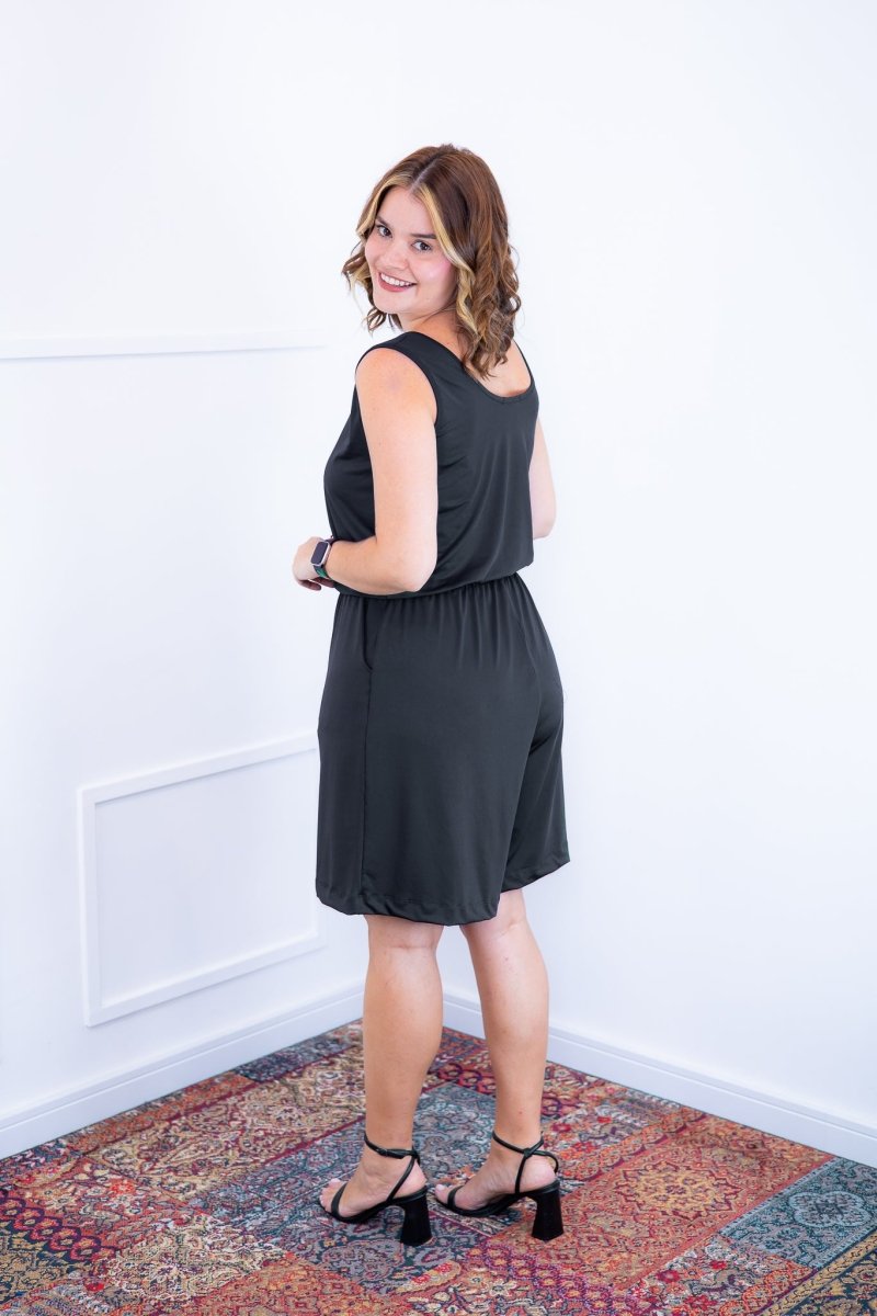 Macaquinho Dani - Regata com Bolsos Midi em Malha Confort - Naguirre Shop