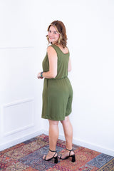 Macaquinho Dani - Regata com Bolsos Midi em Malha Confort - Naguirre Shop