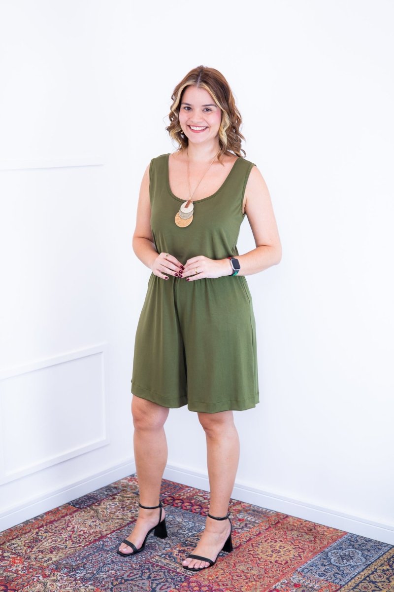Macaquinho Dani - Regata com Bolsos Midi em Malha Confort - Naguirre Shop