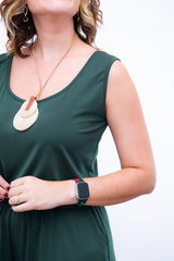 Macaquinho Dani - Regata com Bolsos Midi em Malha Confort - Naguirre Shop