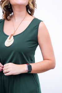 Macaquinho Dani - Regata com Bolsos Midi em Malha Confort - Naguirre Shop