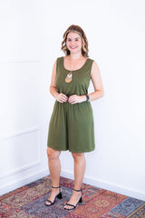 Macaquinho Dani - Regata com Bolsos Midi em Malha Confort - Naguirre Shop