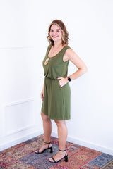 Macaquinho Dani - Regata com Bolsos Midi em Malha Confort - Naguirre Shop