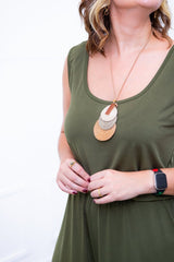 Macaquinho Dani - Regata com Bolsos Midi em Malha Confort - Naguirre Shop