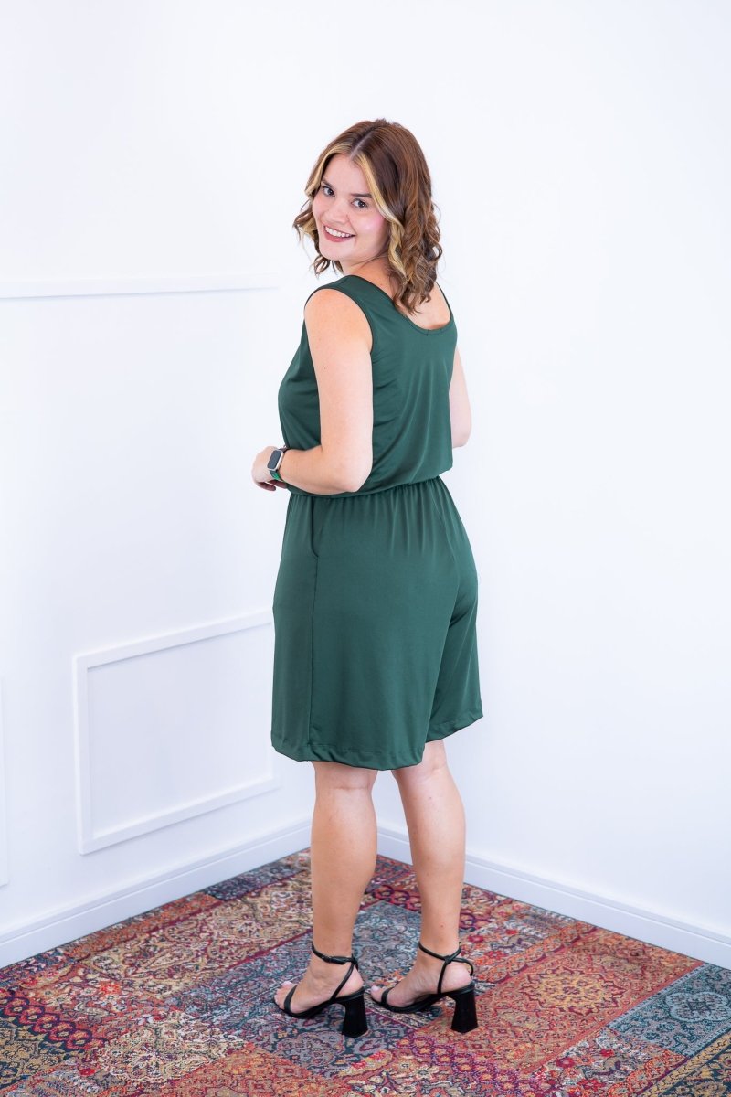 Macaquinho Dani - Regata com Bolsos Midi em Malha Confort - Naguirre Shop