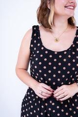 Macaquinho Dani - Regata com Bolsos Midi em Malha Confort - Naguirre Shop