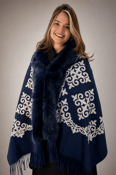 Maxi Echarpe Viena Bordada com Pelúcia e Franjas - Naguirre Shop