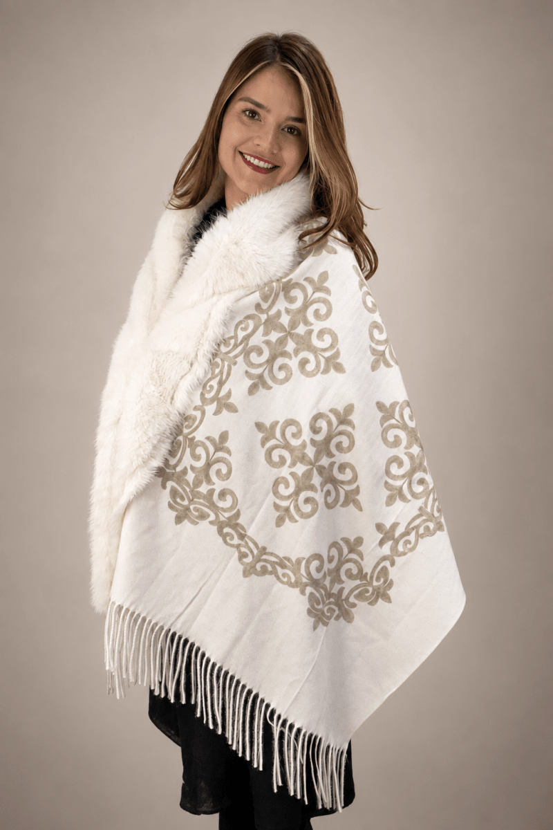 Maxi Echarpe Viena Bordada com Pelúcia e Franjas - Naguirre Shop