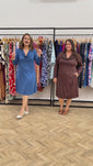 Stories de Vestido Sofia - Manga Longa com Gola Drapeada Midi em Malha Confort