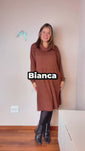 Stories de Vestido Bianca – Manga Longa com Gola Boba e Bolsos em Lãzinha Premium