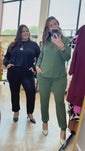 Stories de Blusa Bariloche em Lãzinha com Gola Redonda