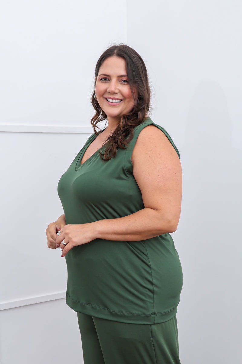 Regata Maxi Betina – Decote V em Malha Confort - Naguirre Shop