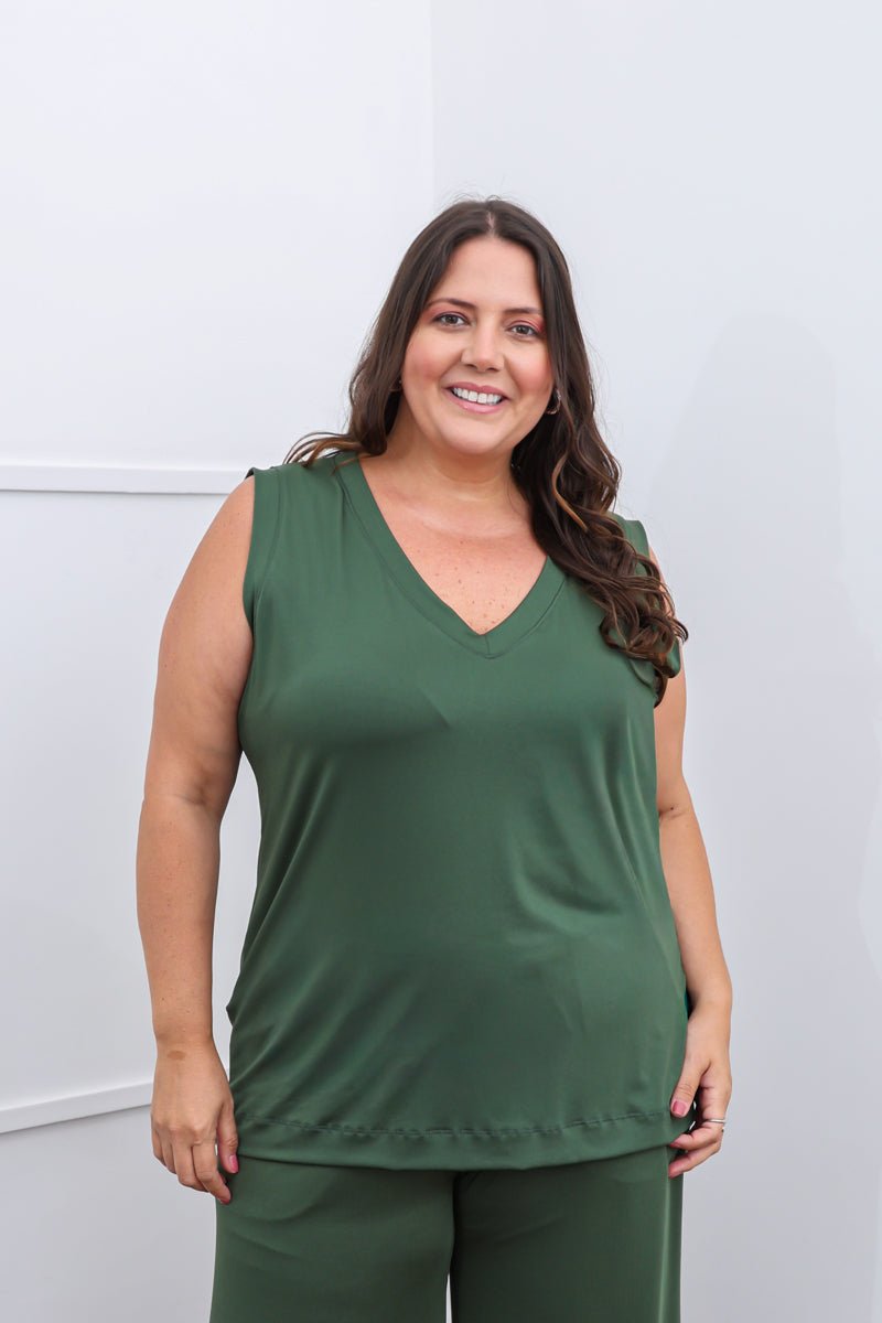 Regata Maxi Betina – Decote V em Malha Confort - Naguirre Shop