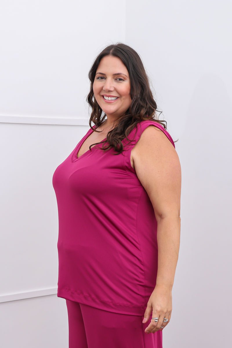 Regata Maxi Betina – Decote V em Malha Confort - Naguirre Shop