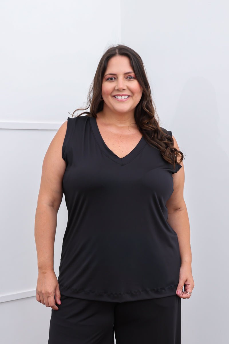 Regata Maxi Betina – Decote V em Malha Confort - Naguirre Shop