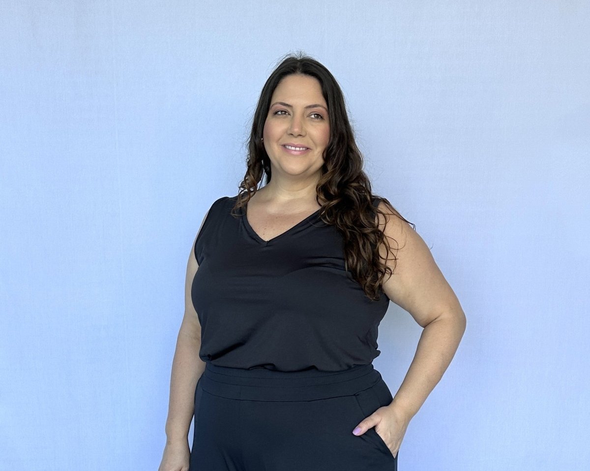 Regata Safira - Gola V em Malha Confort - Naguirre Shop