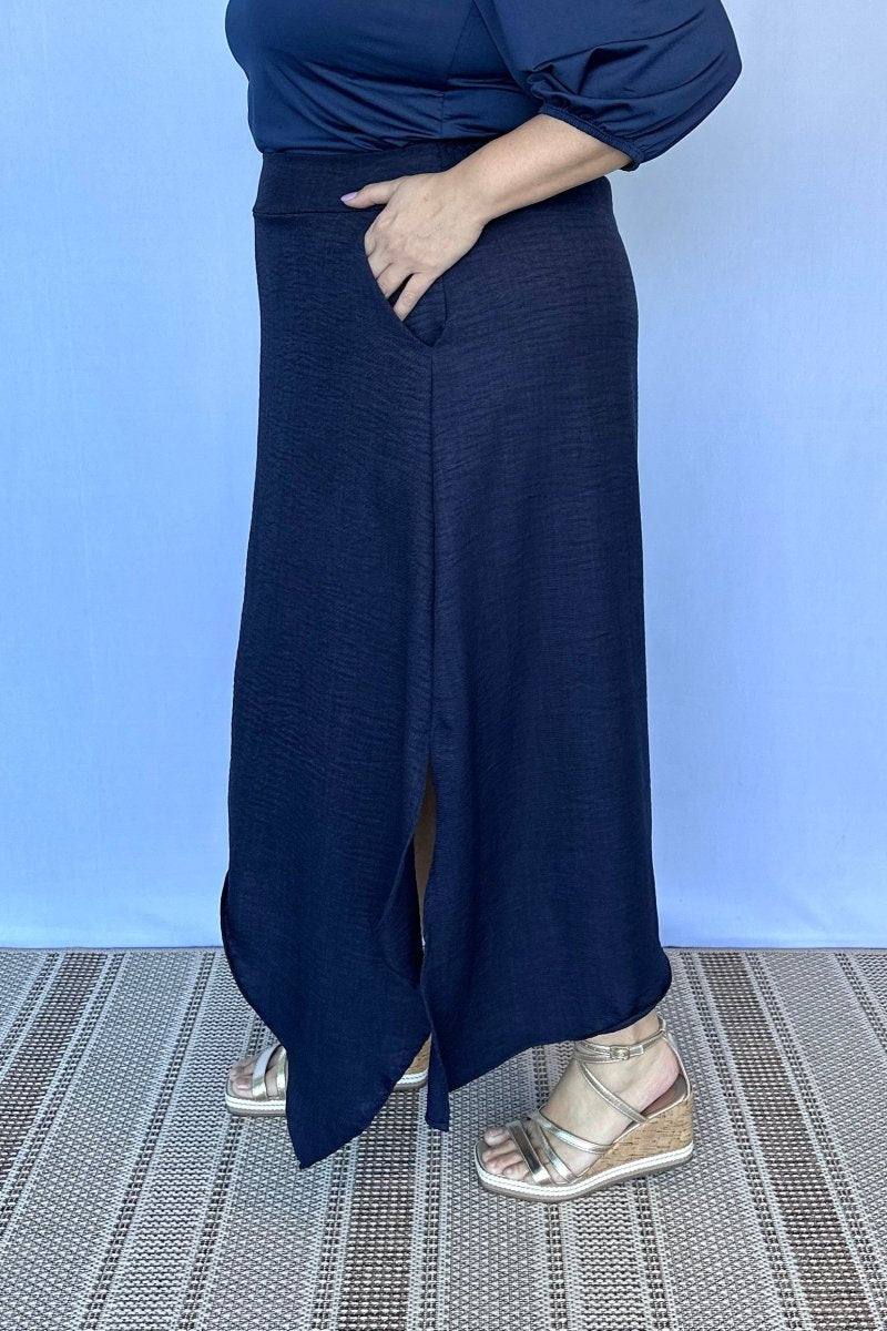 Saia Longa Luna – Com Fenda Lateral e Pontas Assimétricas em Linho Light - Naguirre Shop