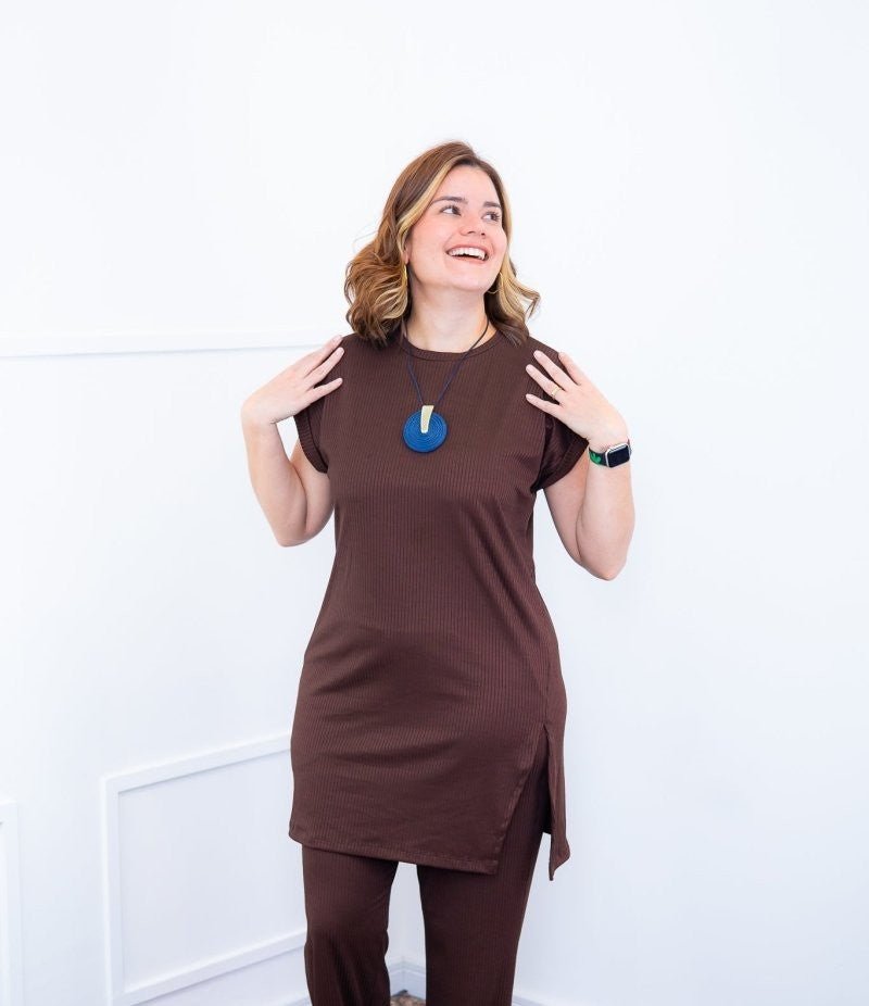 Túnica Melinda – Longa com Fenda Lateral em Malha Canelada - Naguirre Shop