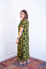 Vestido Antonella – Decote V com Fendas Laterais em Malha Confort - Naguirre Shop