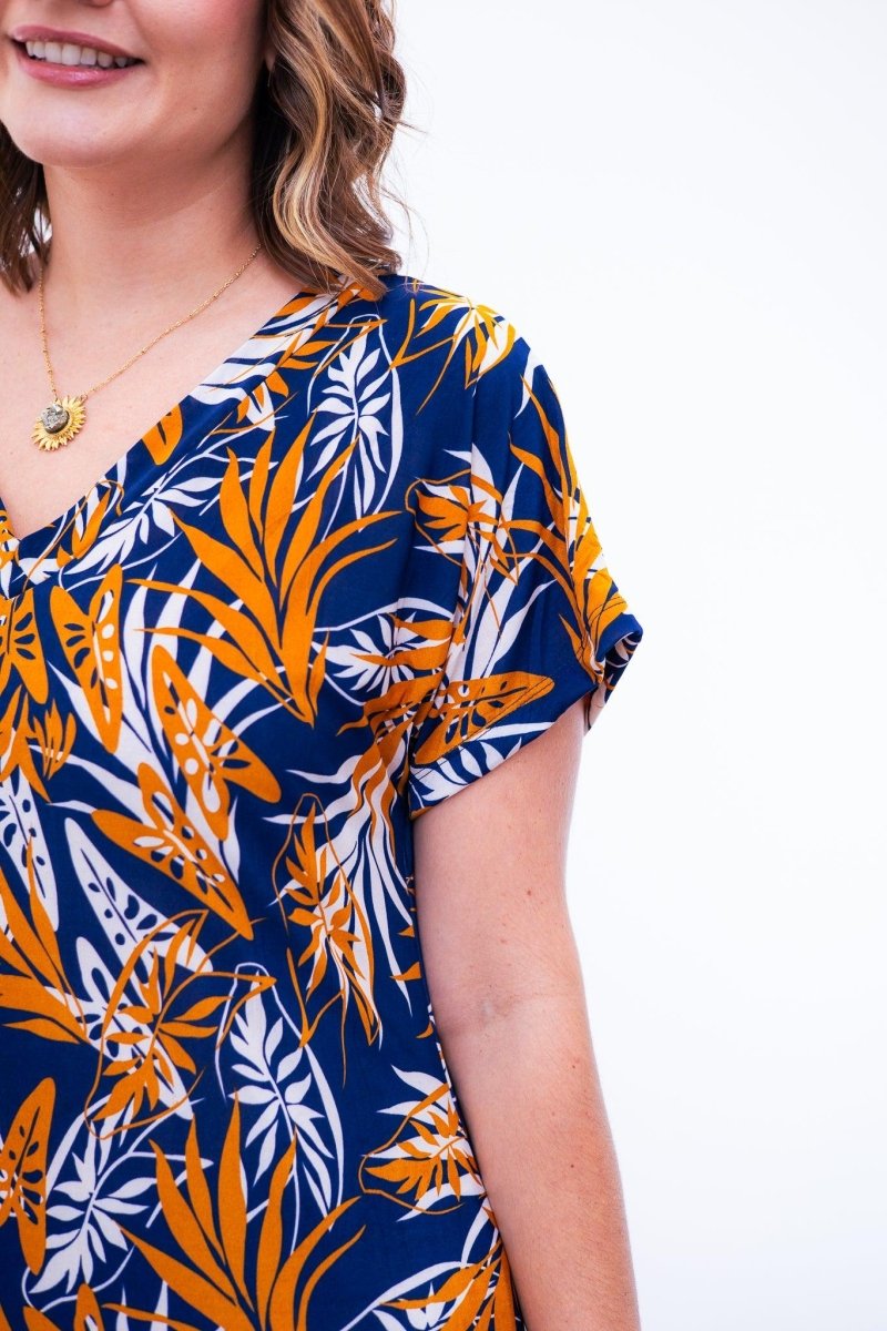Vestido Antonella – Decote V com Fendas Laterais em Malha Confort - Naguirre Shop
