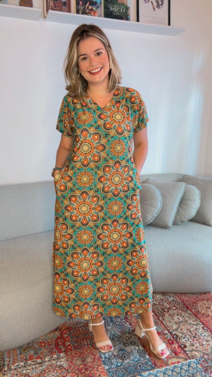 Vestido Antonella – Decote V com Fendas Laterais em Malha Confort - Naguirre Shop