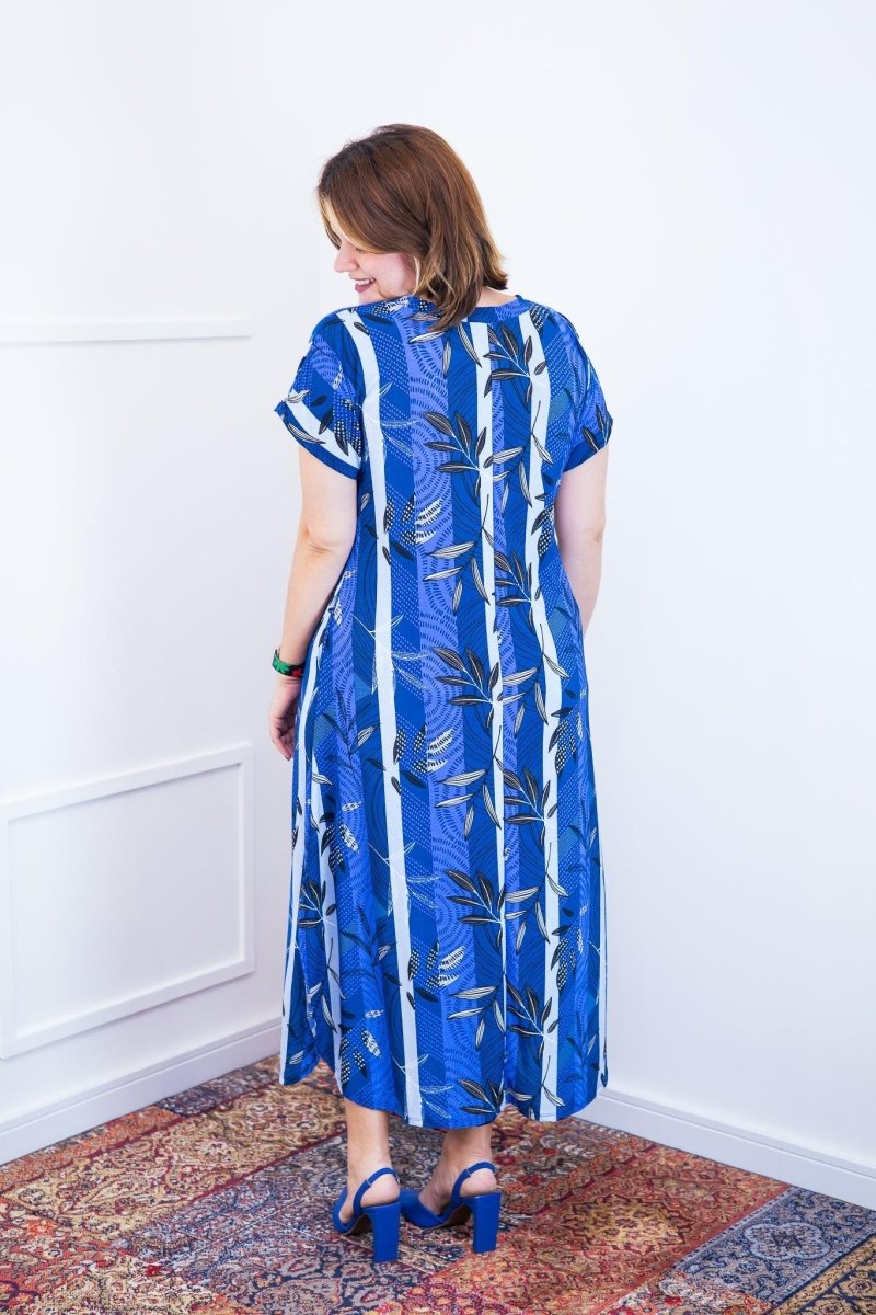Vestido Antonella – Decote V com Fendas Laterais em Malha Confort - Naguirre Shop