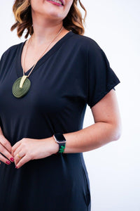 Vestido Antonella – Decote V com Fendas Laterais em Malha Confort - Naguirre Shop