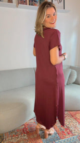 Vestido Antonella – Decote V com Fendas Laterais em Malha Confort - Naguirre Shop