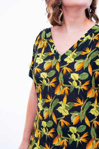 Vestido Antonella – Decote V com Fendas Laterais em Malha Confort - Naguirre Shop